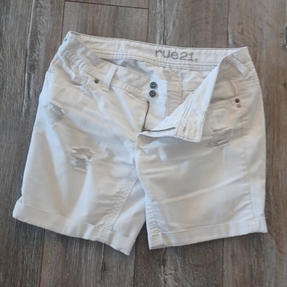 rue 21 White Denim Distressed Cut out Zip Up with Pockets Shorts Size 13/14